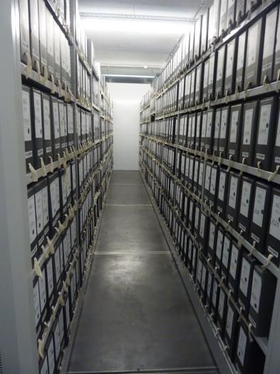 archives nationales pierrefitte - une rangée d'archives - ouverture épis