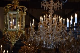 Lustres, lampes, éclairages divers aux Puces Clignancourt St Ouen
