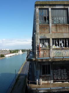 vue du canal de l'ourcq du haut batiment des douanes