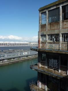Btiment des douanes  Pantin en septembre 2013