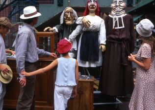 Puces de Saint Ouen  visiter en famille, enfant et adolescent