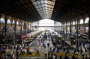 Gare du Nord arrival departure hall