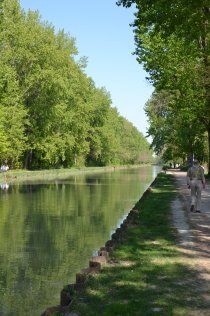 chemin de promenade le long du canal de chelles - neuilly sur marne