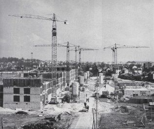 A Saint-Denis, la cit Pierre-Smard est construite  partir de 1958, dans le cadre de l'opration million amlior