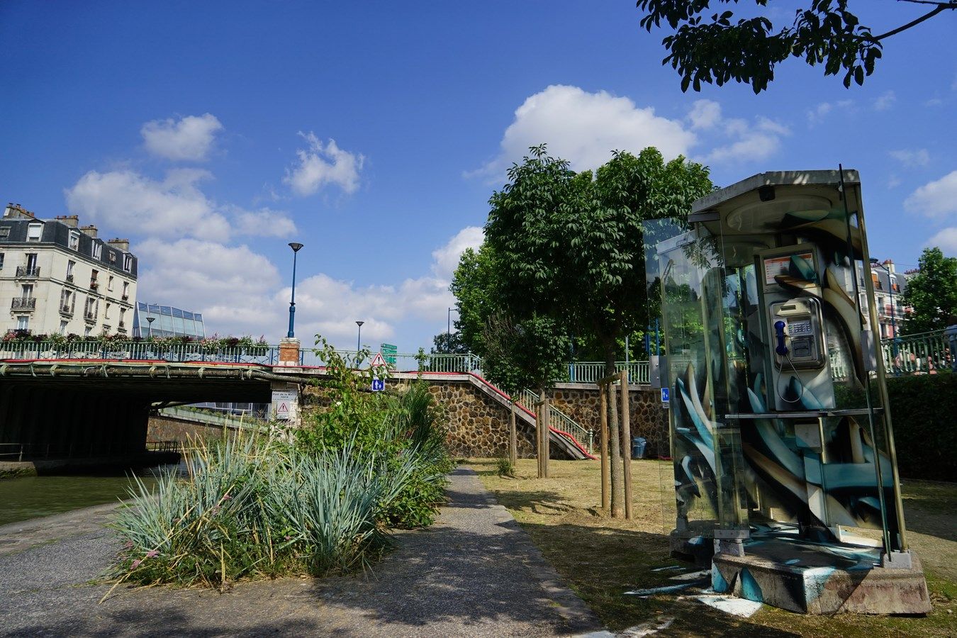 Oeuvre de Djalouz  Pantin canal de l'Ourcq