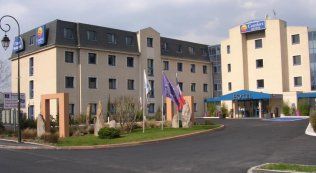 Geograph hotel CDG airport