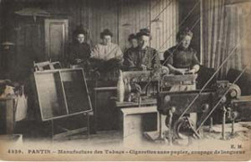 Ouvrires travaillant dans la Manufacture des tabacs. Archives municipales de Pantin