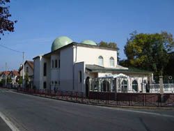 La premire vritable mosque construite en Seine-Saint-Denis se trouve  Bondy