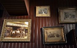 photos de famille du restaurant le Picolo - le plus vieux des puces de saint-ouen